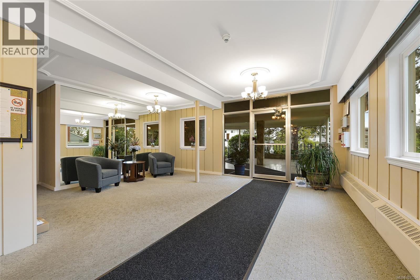 102 1400 Newport Avenue, Oak Bay