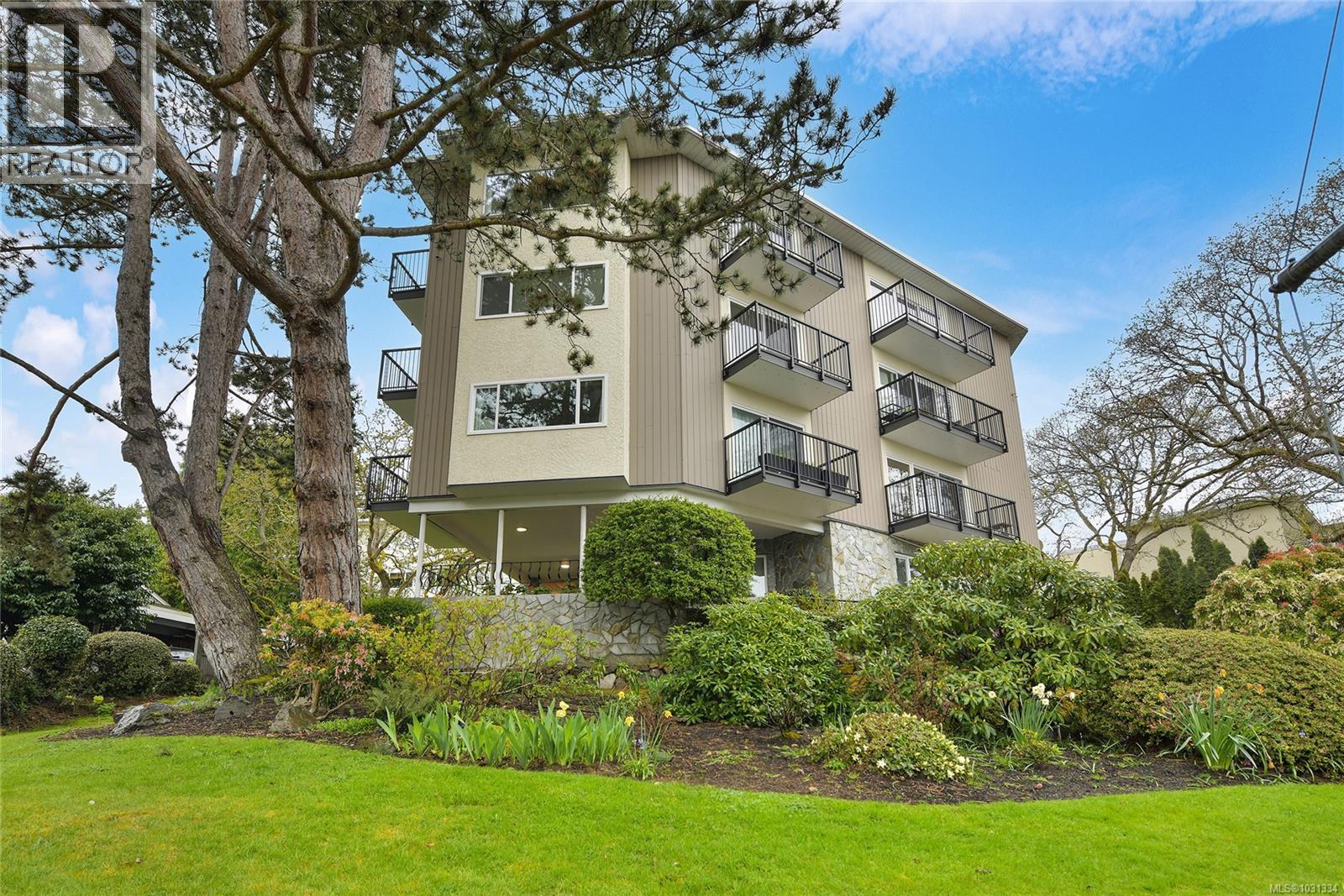102 1400 Newport Avenue, Oak Bay
