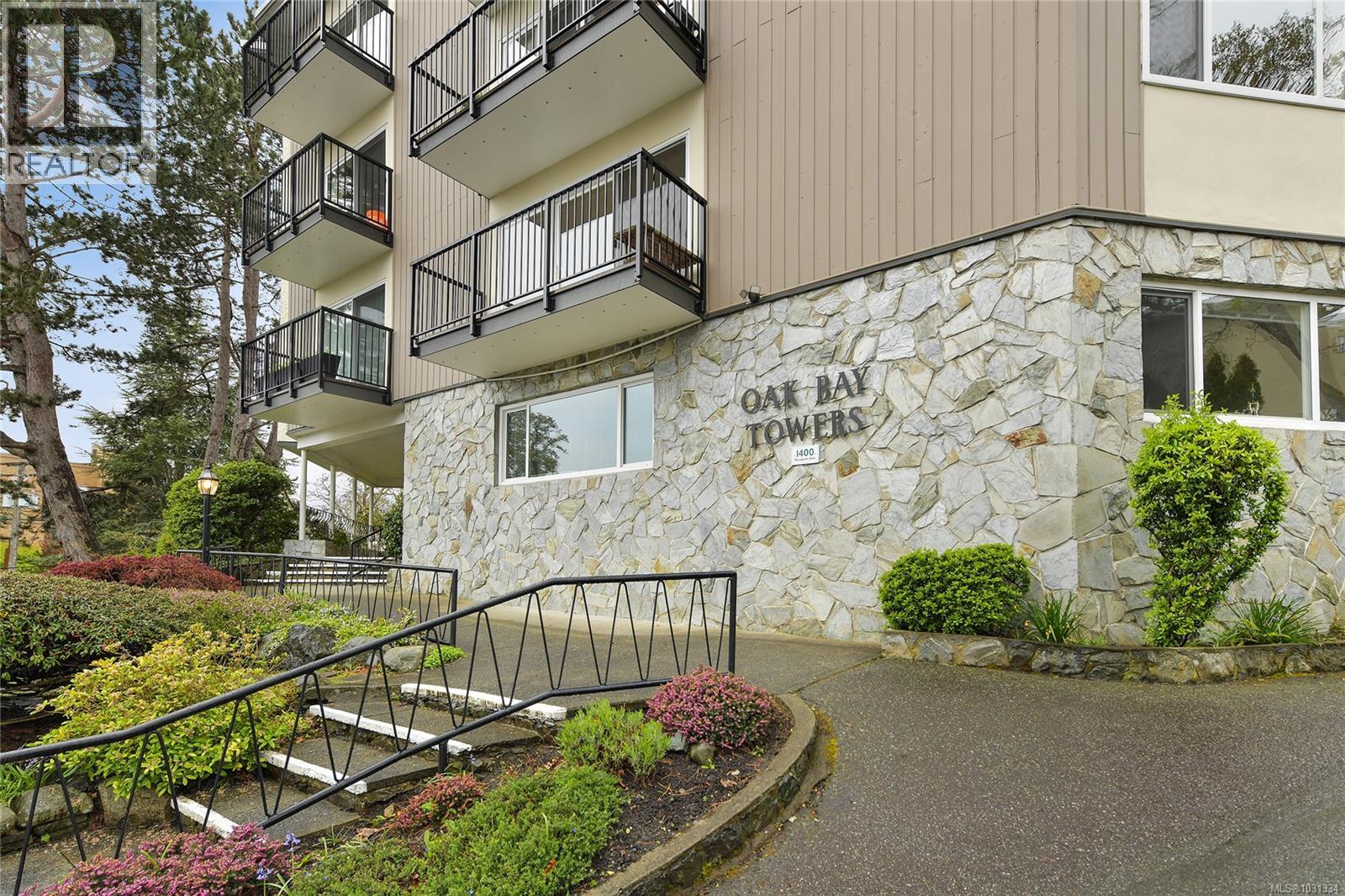 102 1400 Newport Avenue, Oak Bay