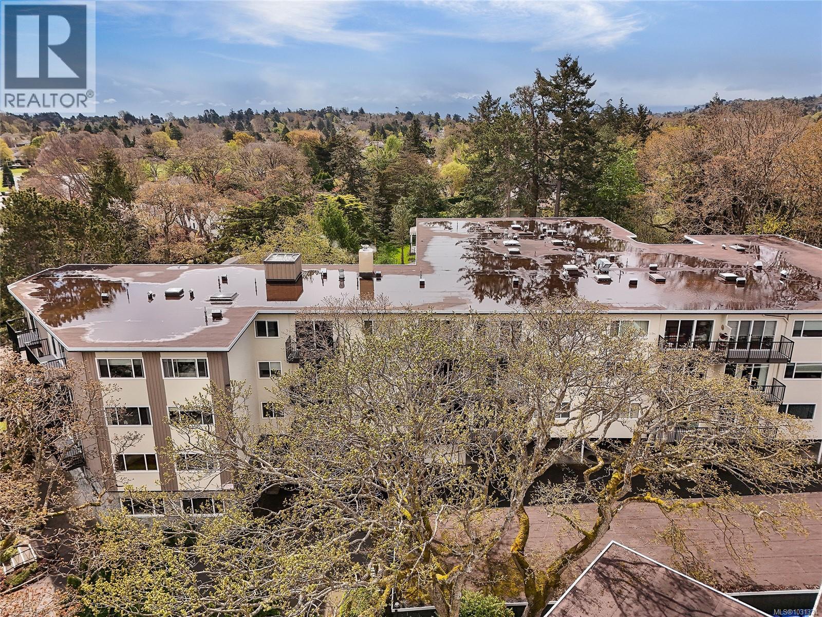 102 1400 Newport Avenue, Oak Bay