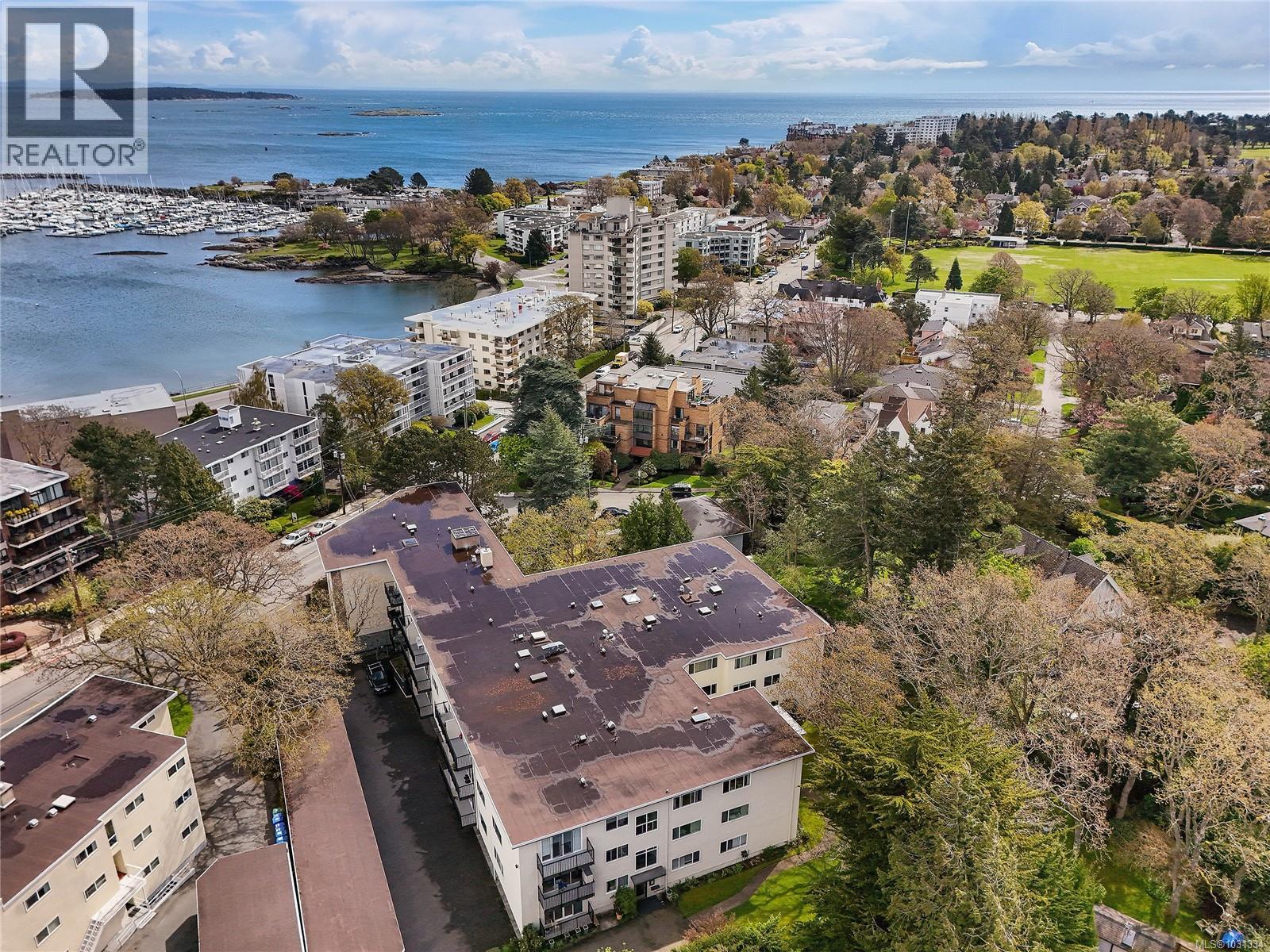 102 1400 Newport Avenue, Oak Bay