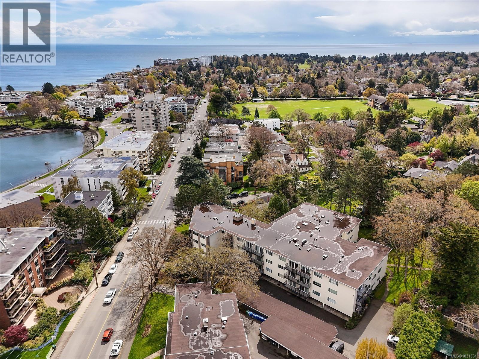 102 1400 Newport Avenue, Oak Bay