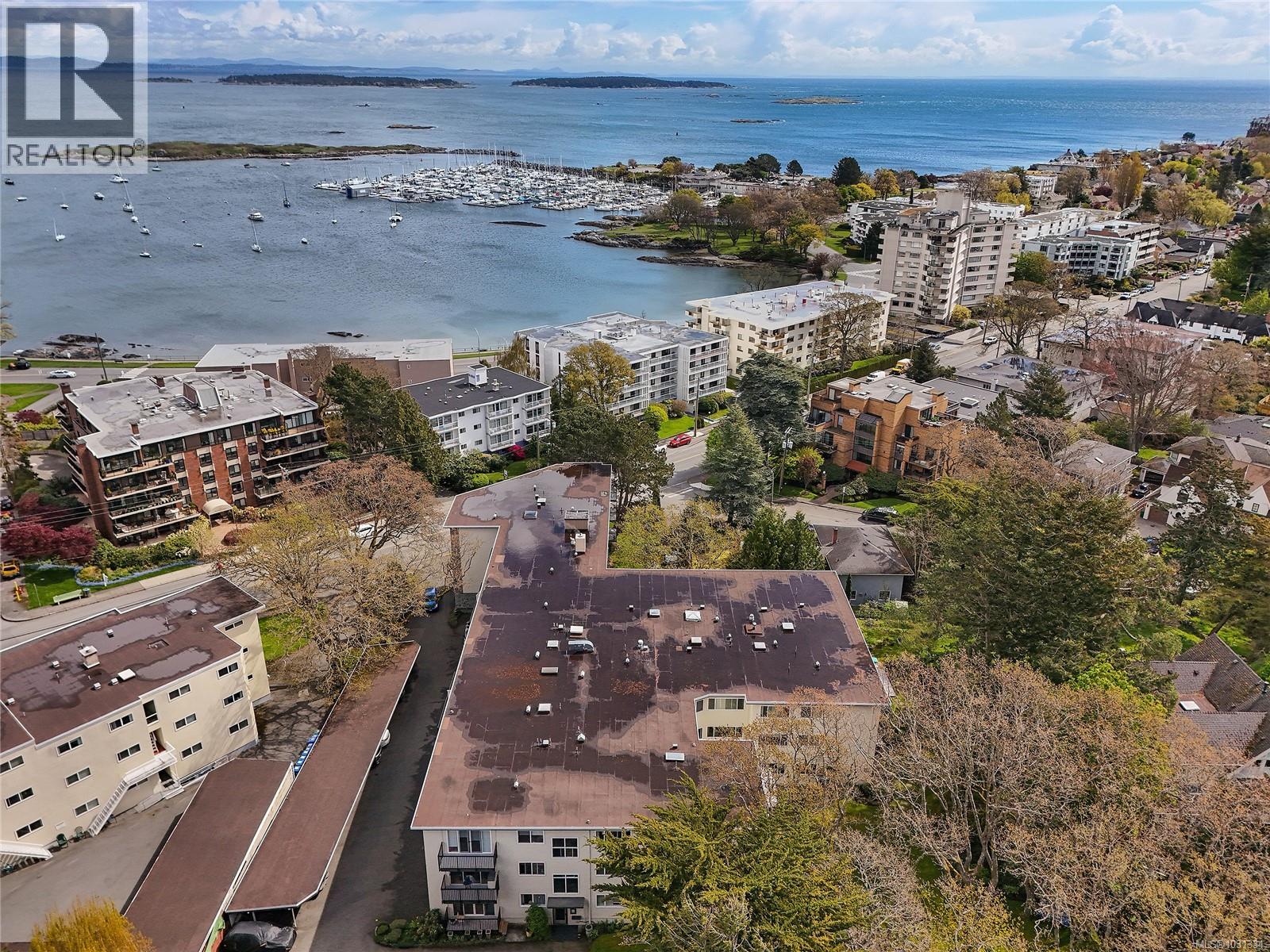 102 1400 Newport Avenue, Oak Bay