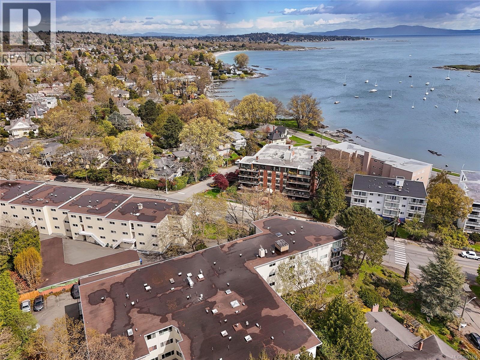 102 1400 Newport Avenue, Oak Bay