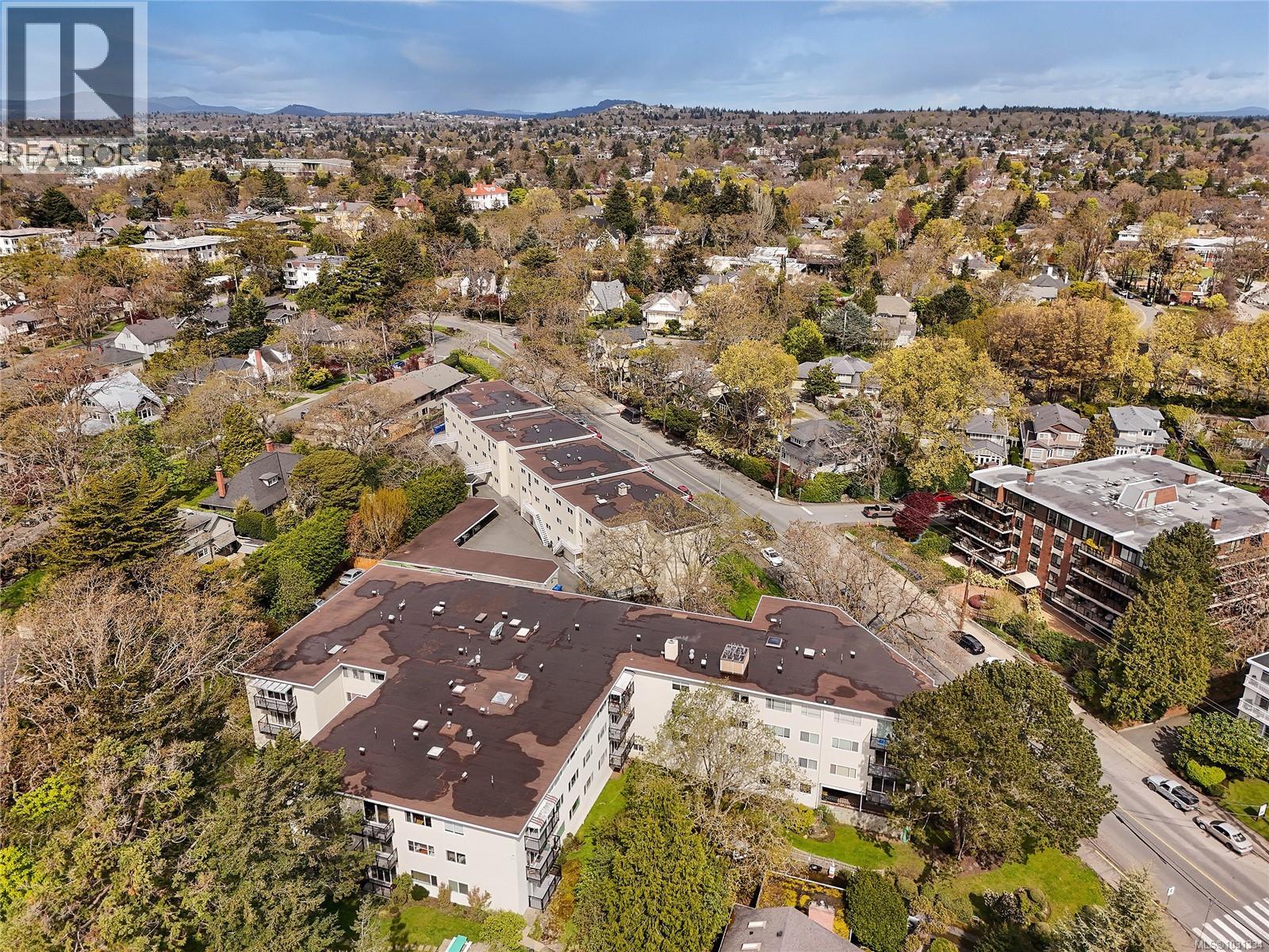 102 1400 Newport Avenue, Oak Bay