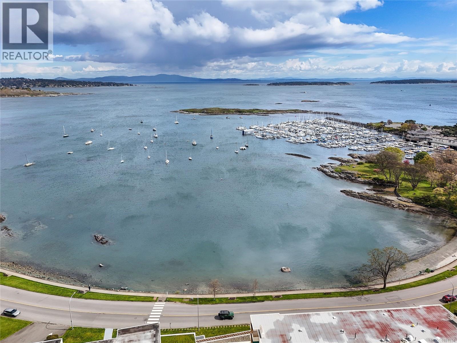 102 1400 Newport Avenue, Oak Bay