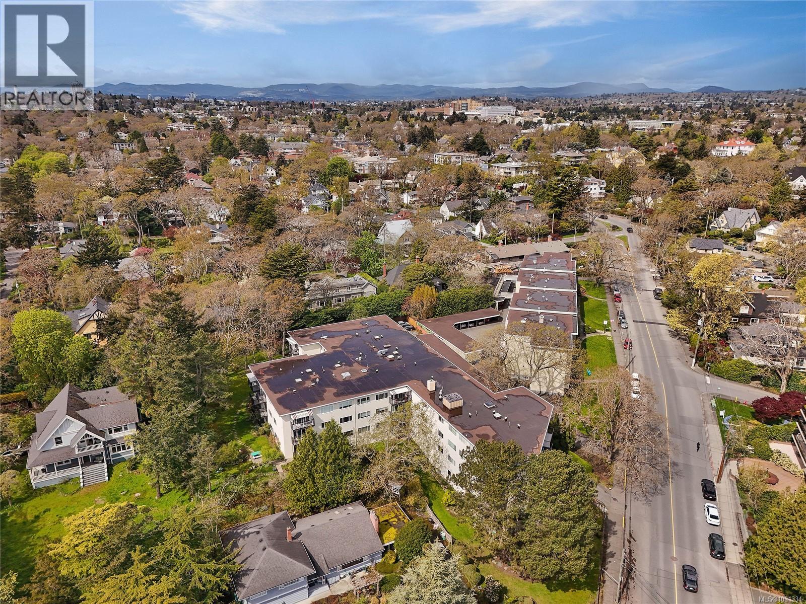 102 1400 Newport Avenue, Oak Bay