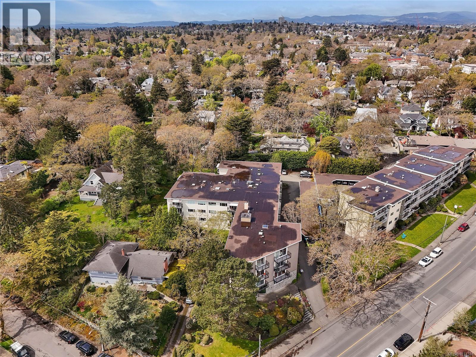 102 1400 Newport Avenue, Oak Bay