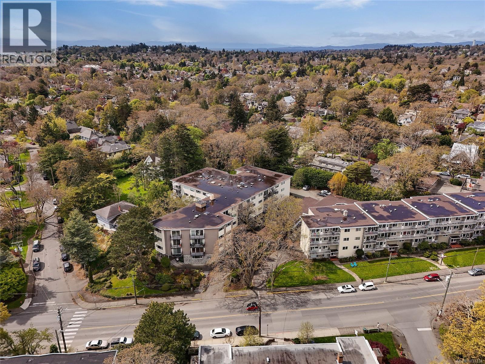 102 1400 Newport Avenue, Oak Bay