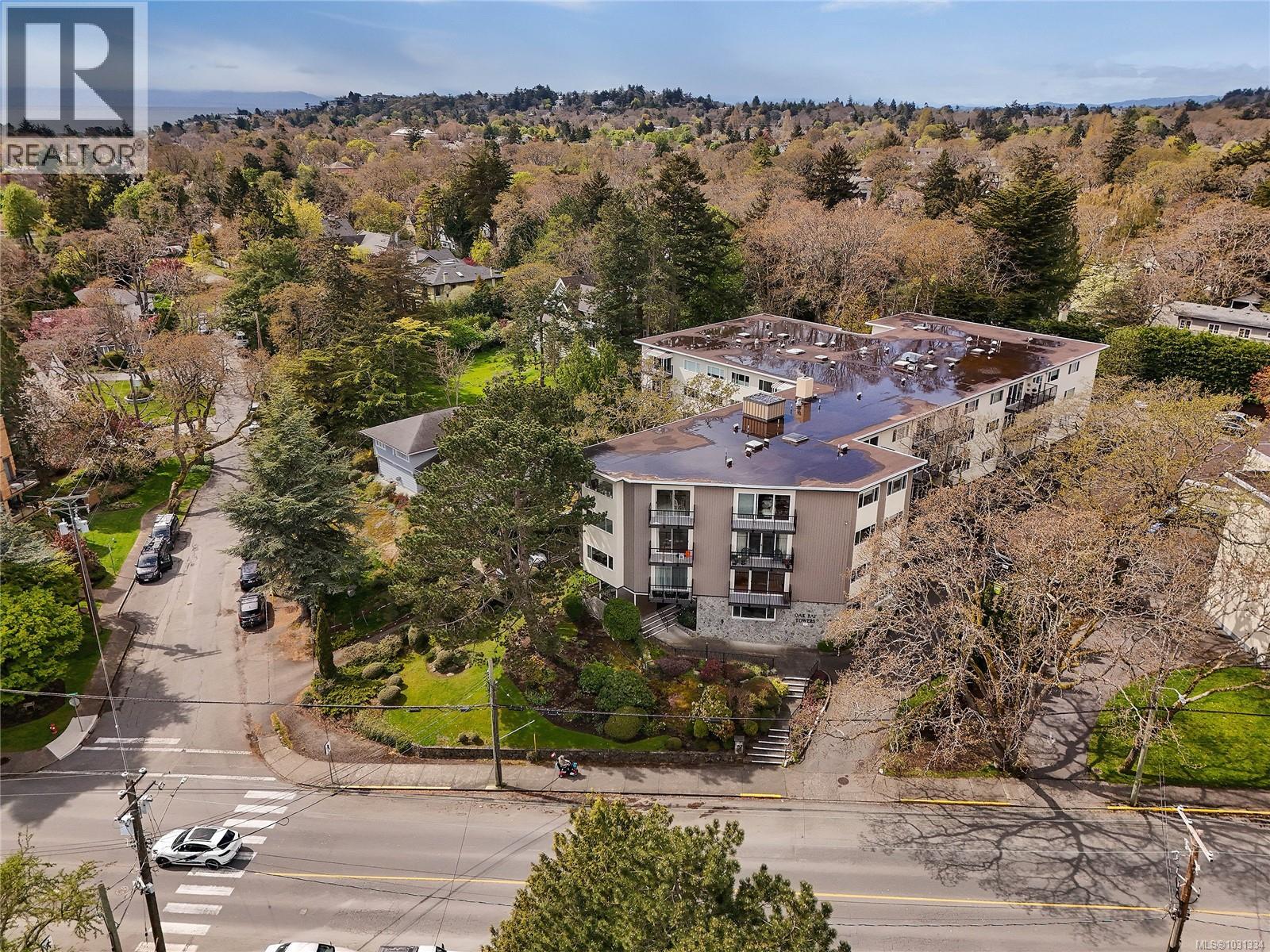 102 1400 Newport Avenue, Oak Bay