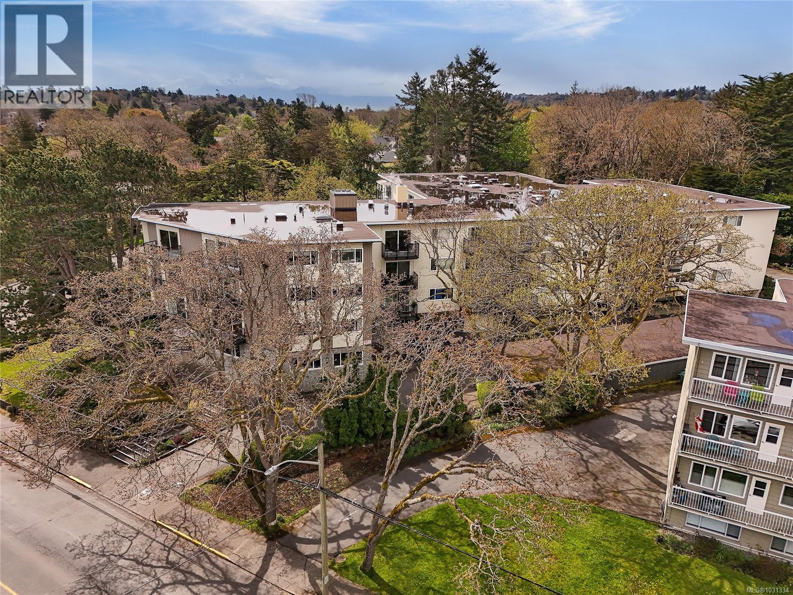 102 1400 Newport Avenue, Oak Bay