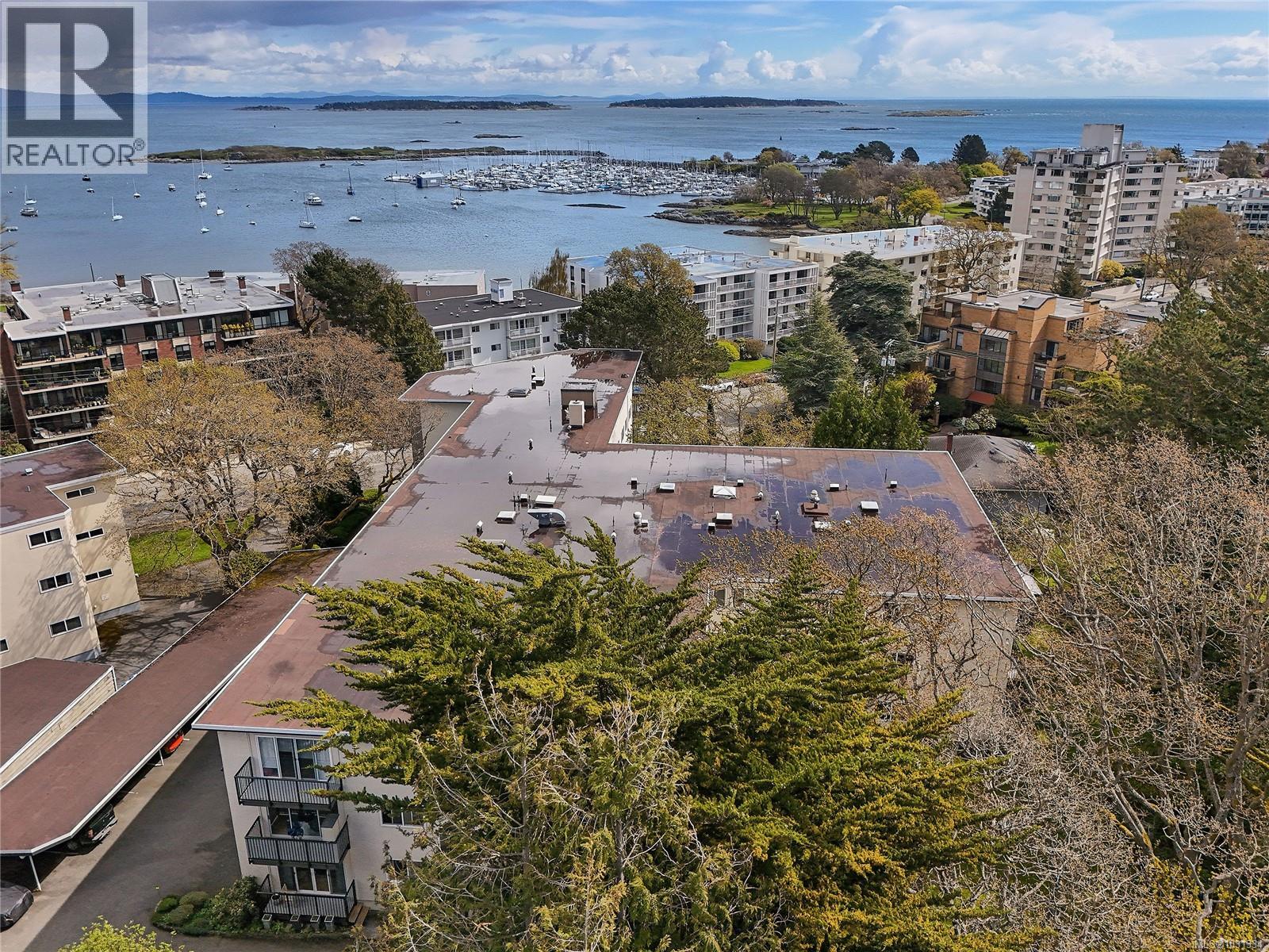 102 1400 Newport Avenue, Oak Bay