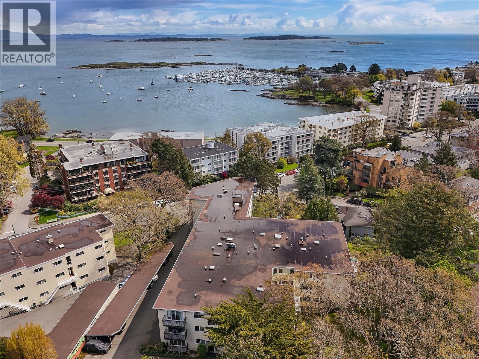 102 1400 Newport Avenue, Oak Bay