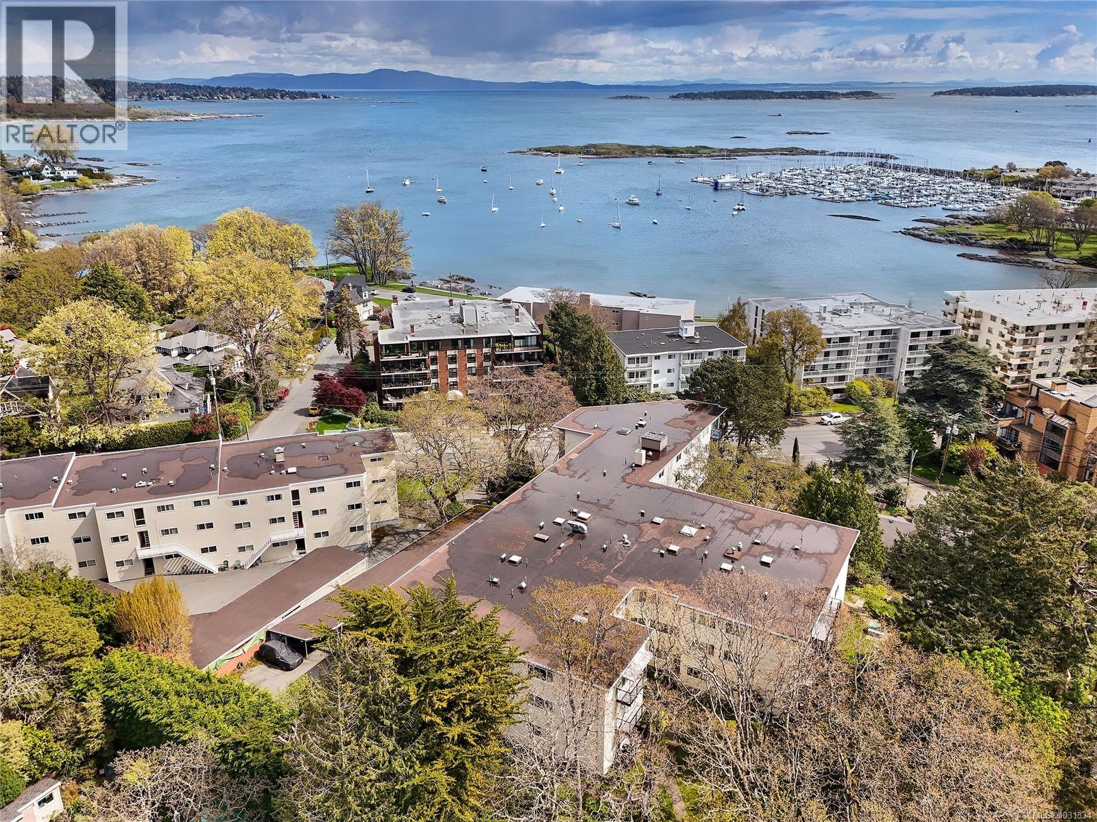 102 1400 Newport Avenue, Oak Bay