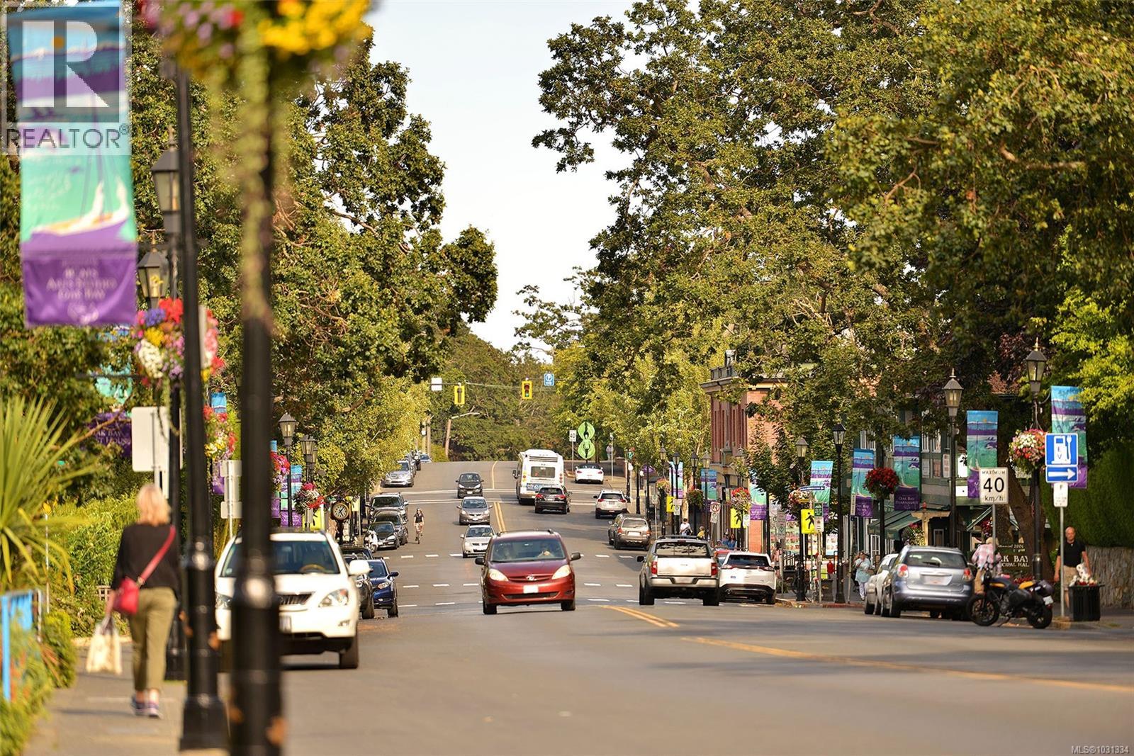 102 1400 Newport Avenue, Oak Bay