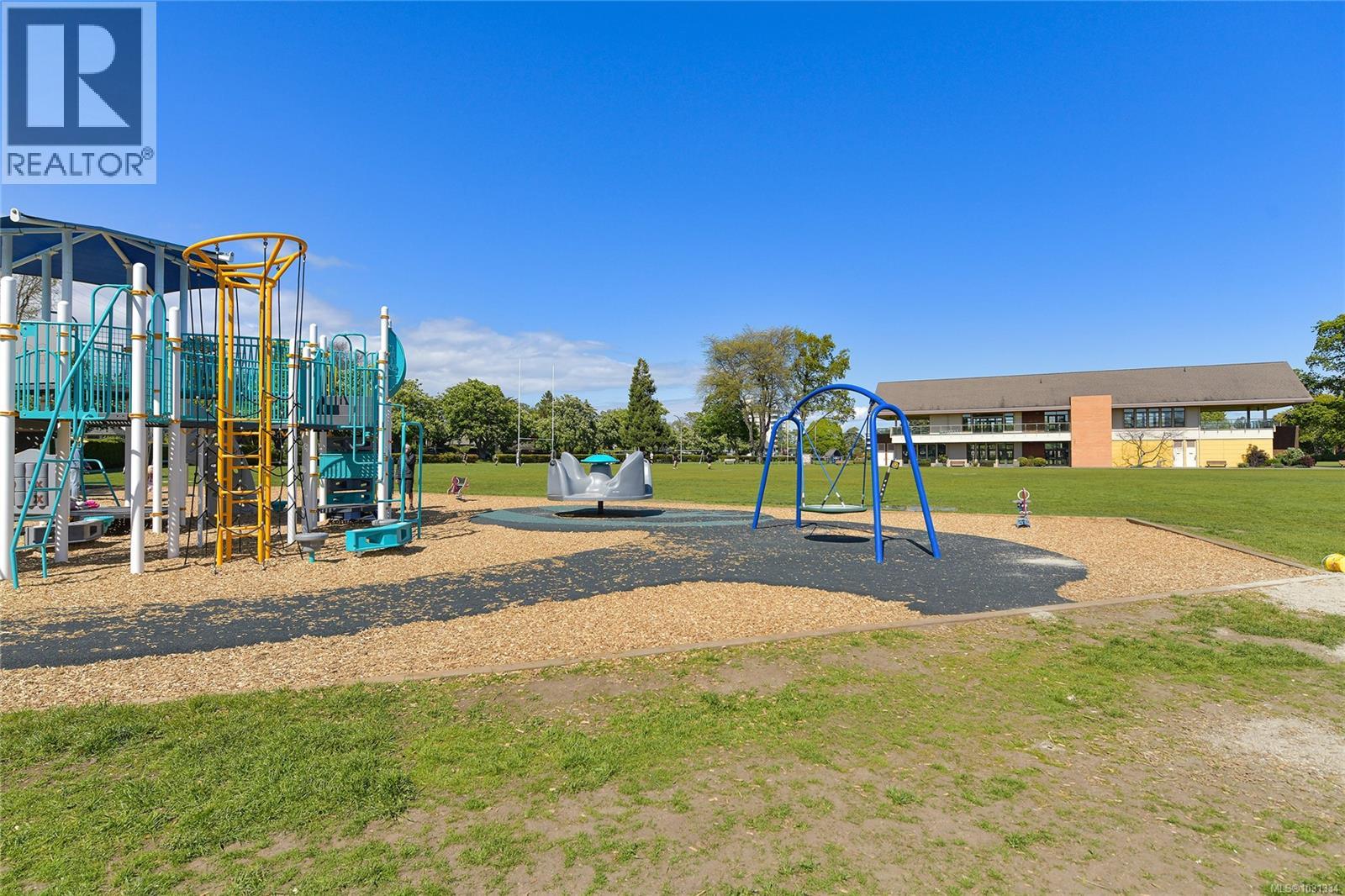 102 1400 Newport Avenue, Oak Bay