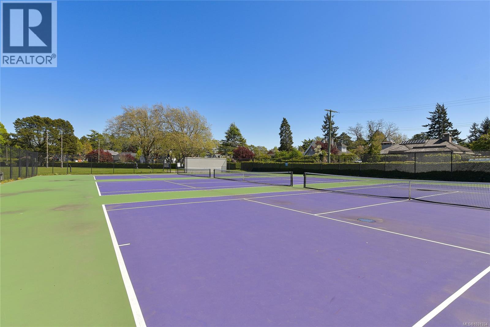 102 1400 Newport Avenue, Oak Bay