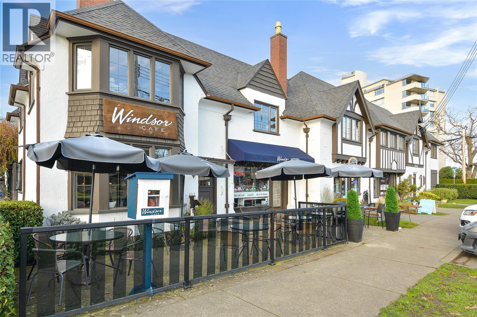 102 1400 Newport Avenue, Oak Bay