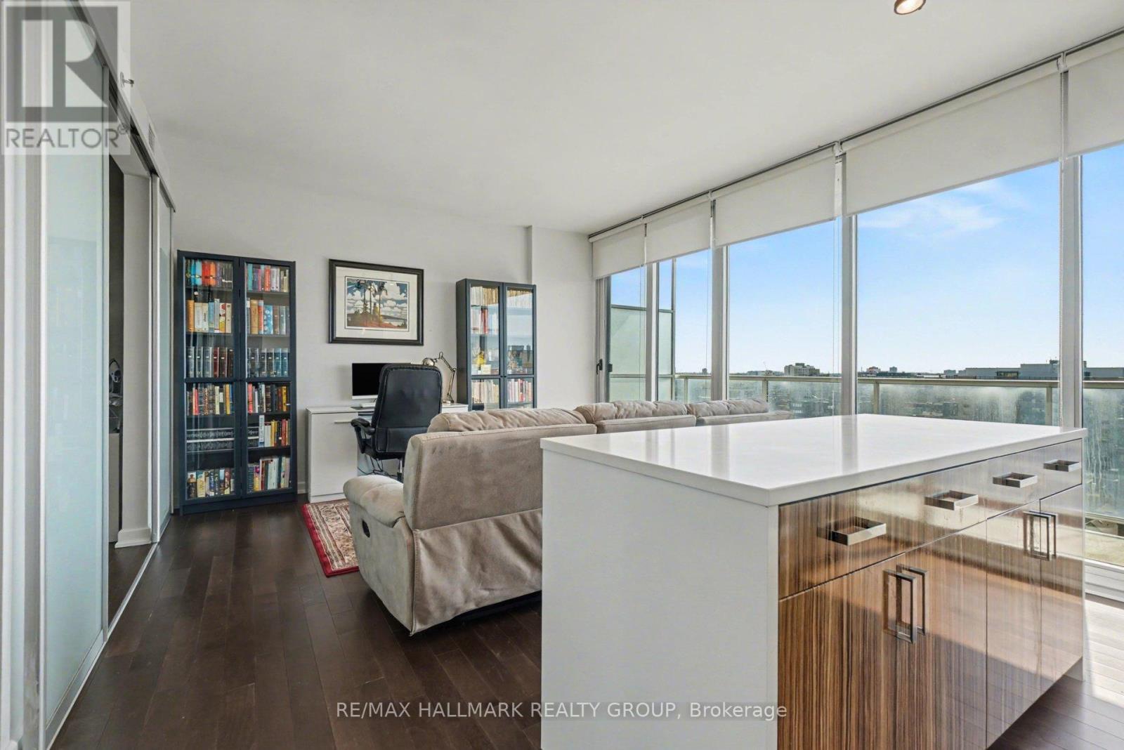 #1208 300 LISGAR STREET - 18