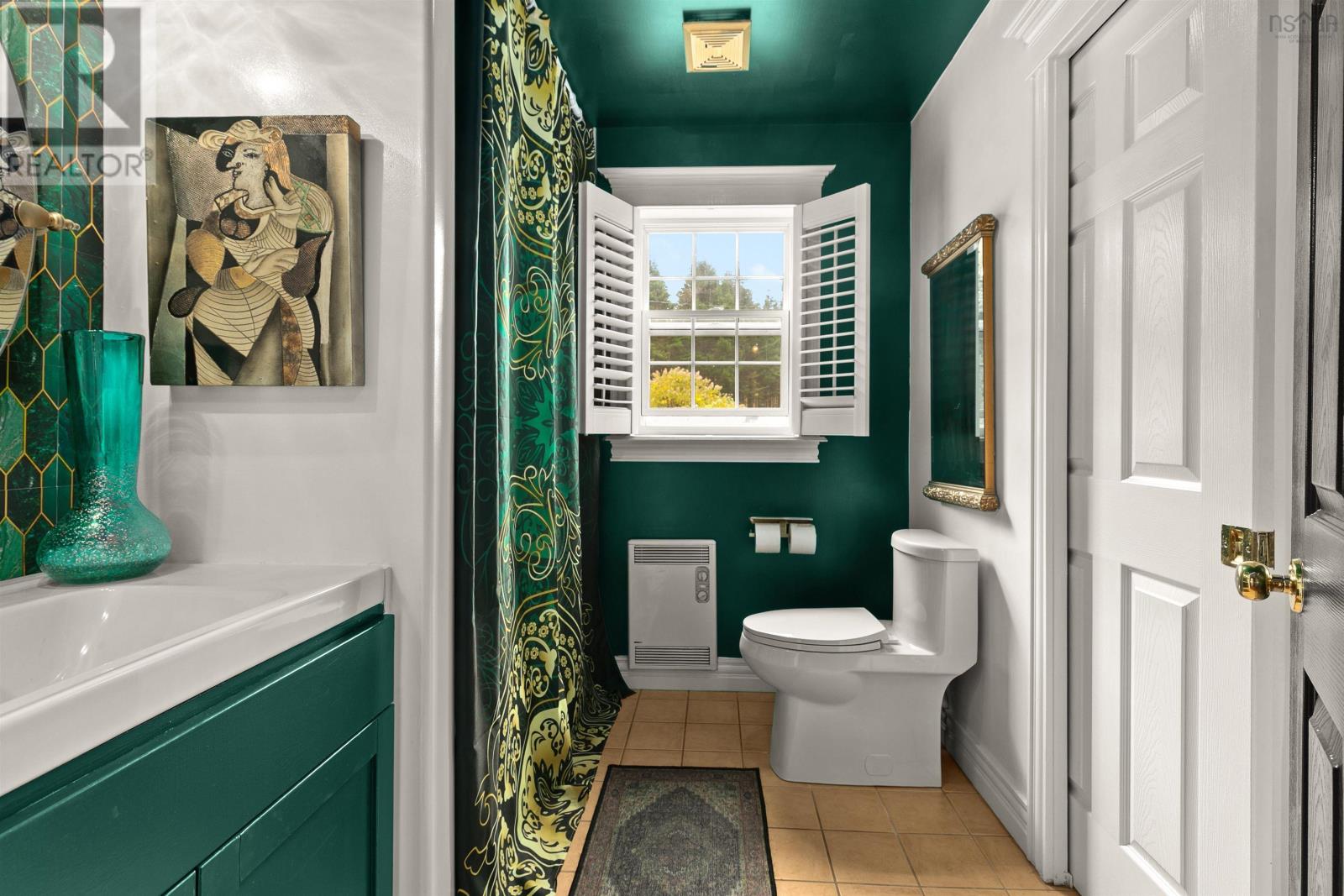 Property 30 of 51 of 390 Gleneagles Drive