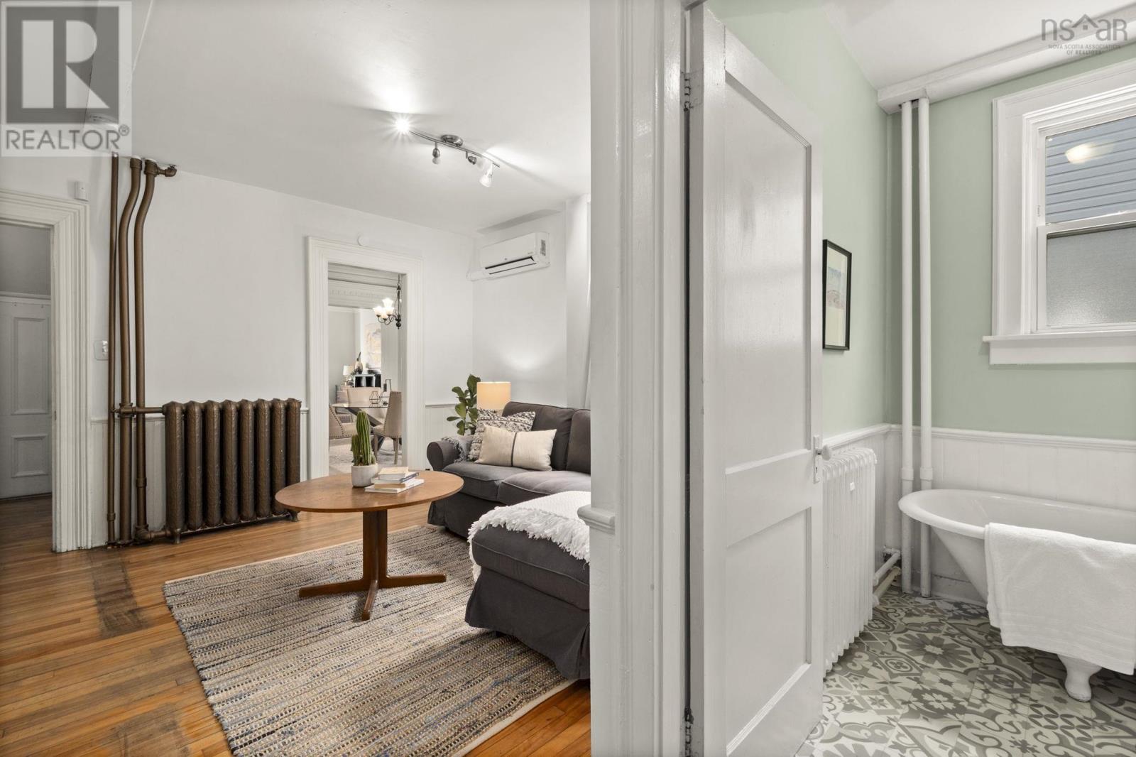 Property 14 of 50 of 1378 Robie Street