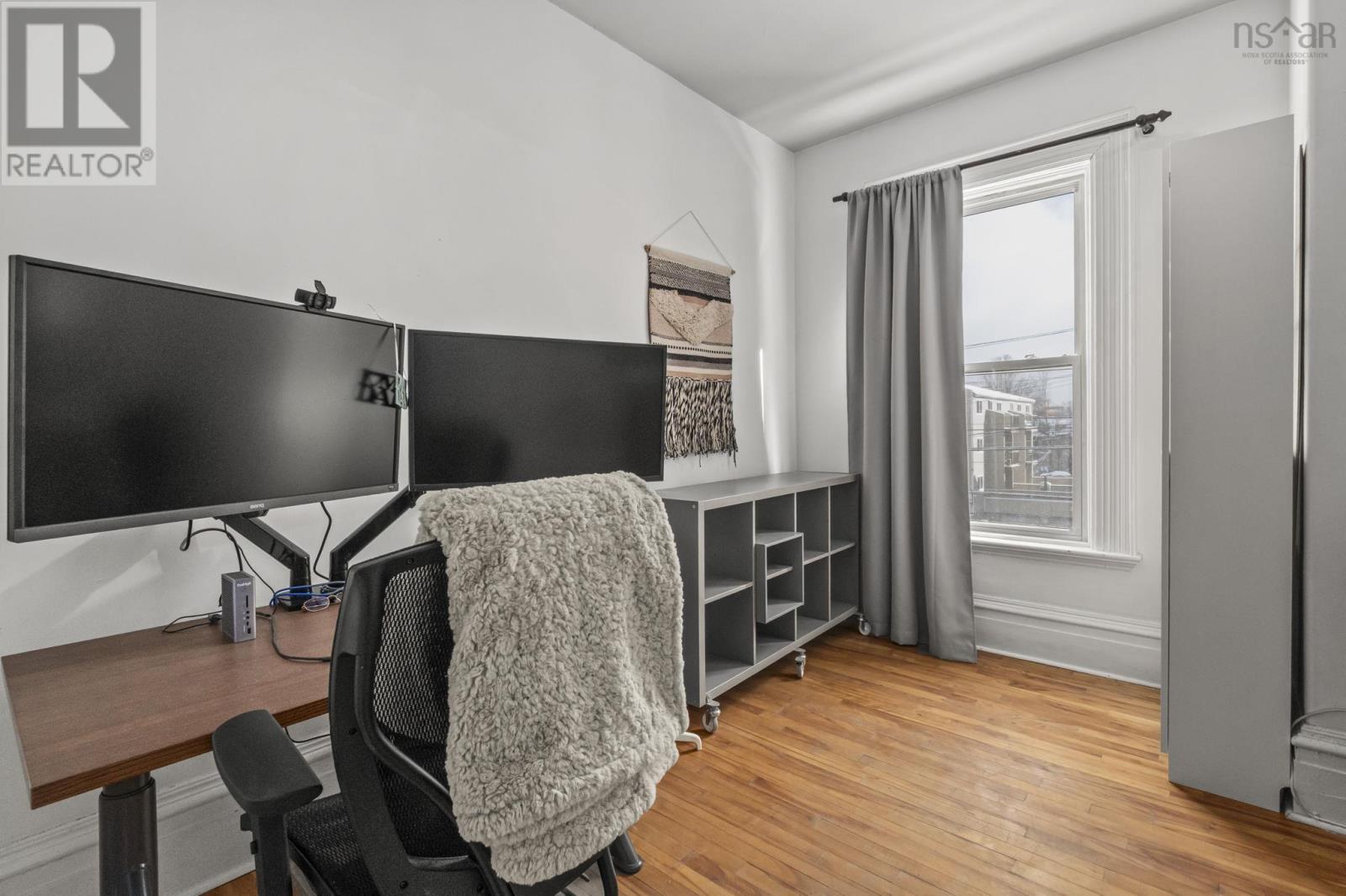 Property 32 of 50 of 1378 Robie Street