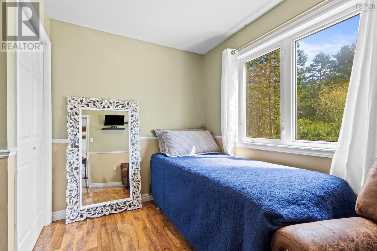 Property 23 of 41 of 320 Main Street W