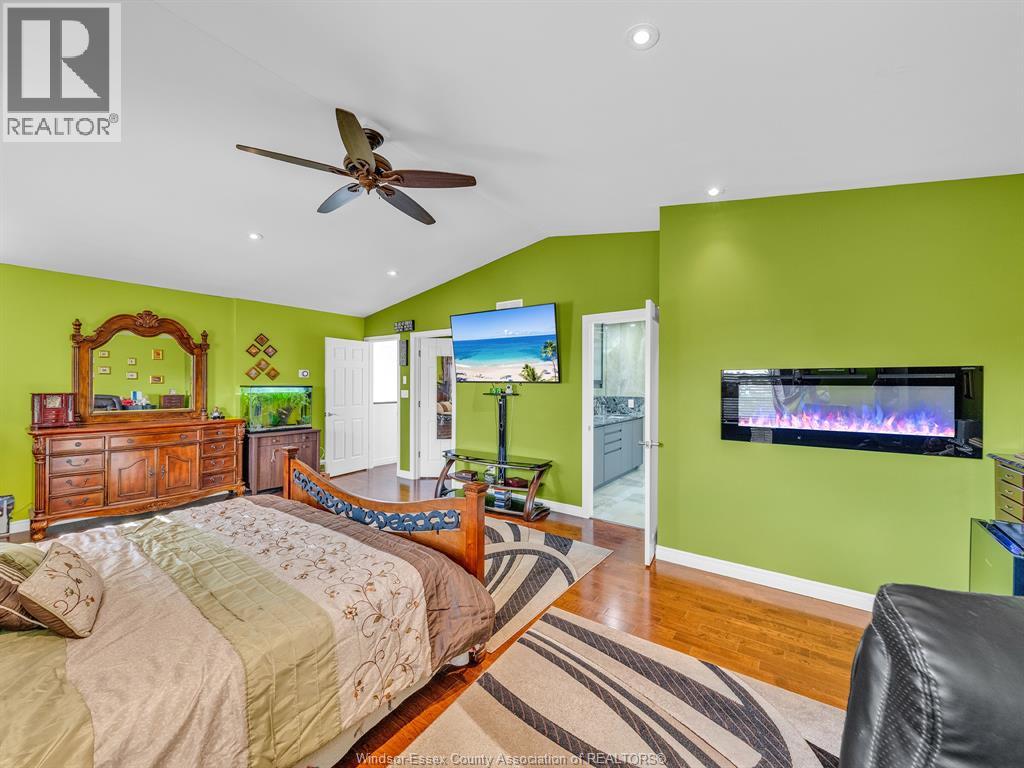 1098 STONEYBROOK CRESCENT - 21