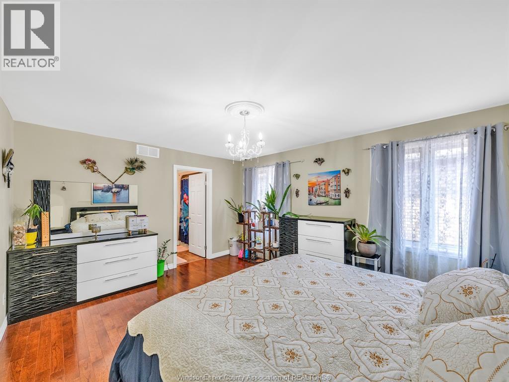 1098 STONEYBROOK CRESCENT - 26