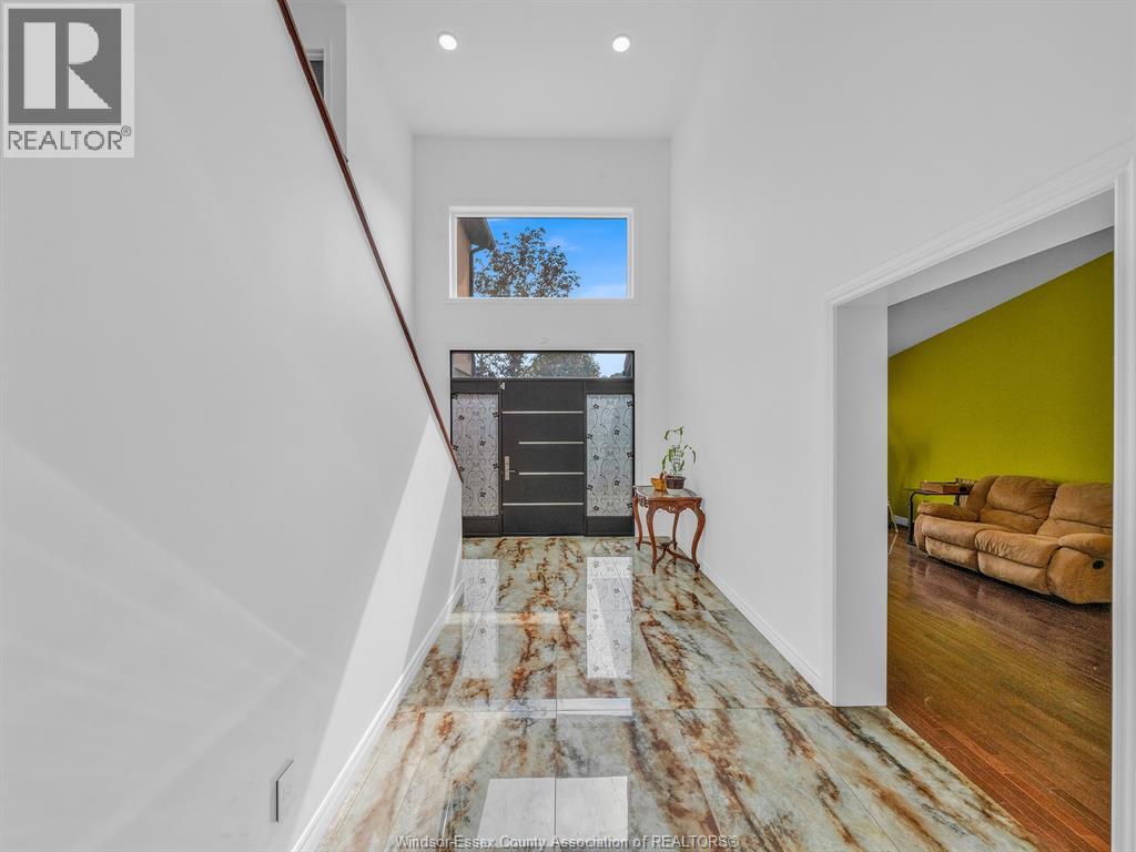 1098 STONEYBROOK CRESCENT - 3