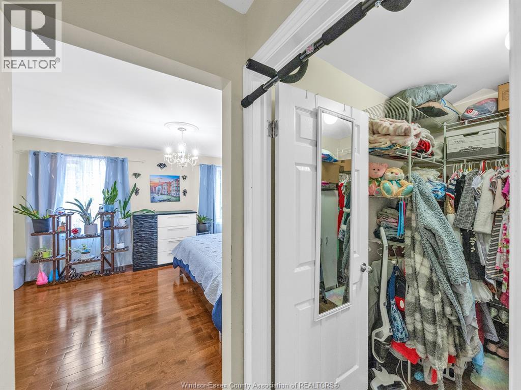 1098 STONEYBROOK CRESCENT - 31