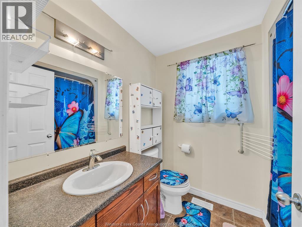 1098 STONEYBROOK CRESCENT - 32