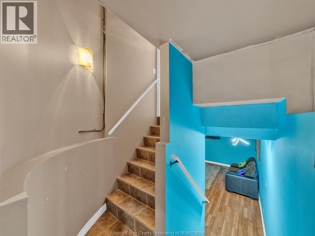 1098 STONEYBROOK CRESCENT - 36