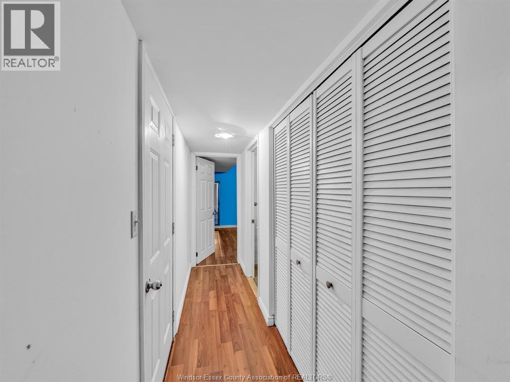 1098 STONEYBROOK CRESCENT - 41