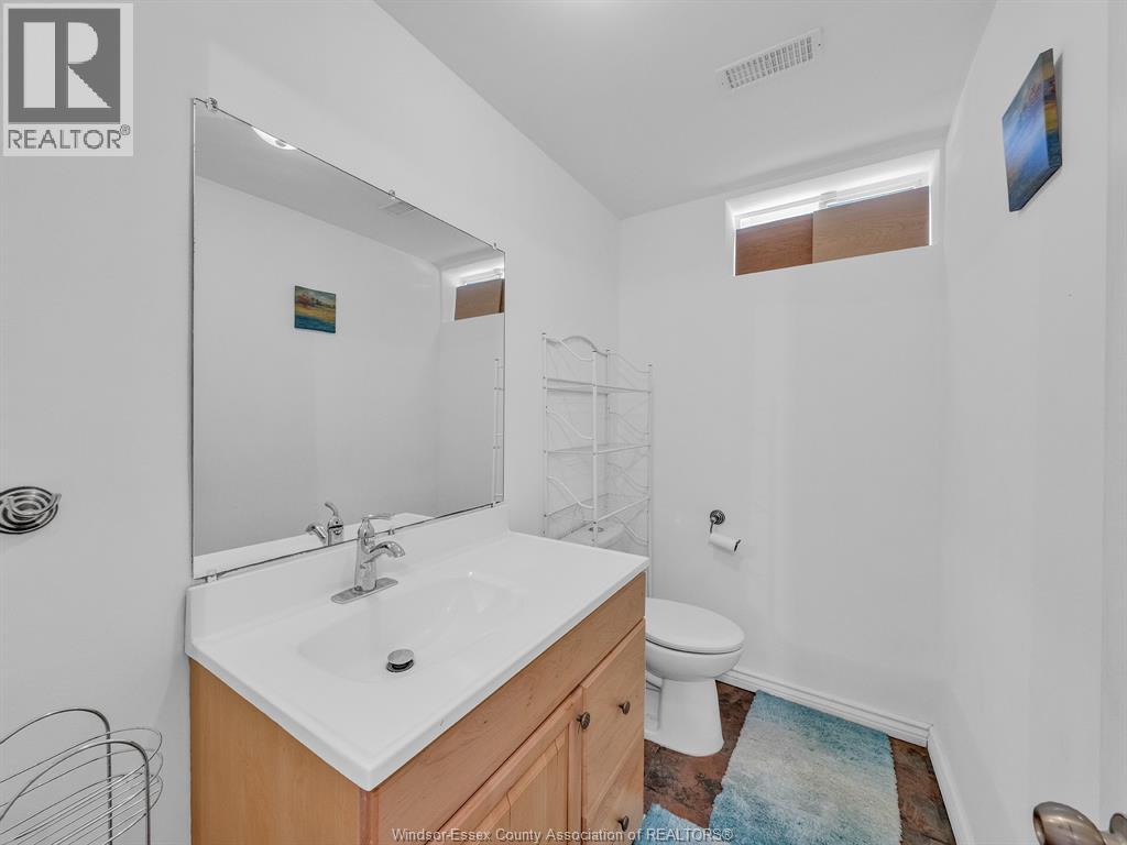 1098 STONEYBROOK CRESCENT - 44