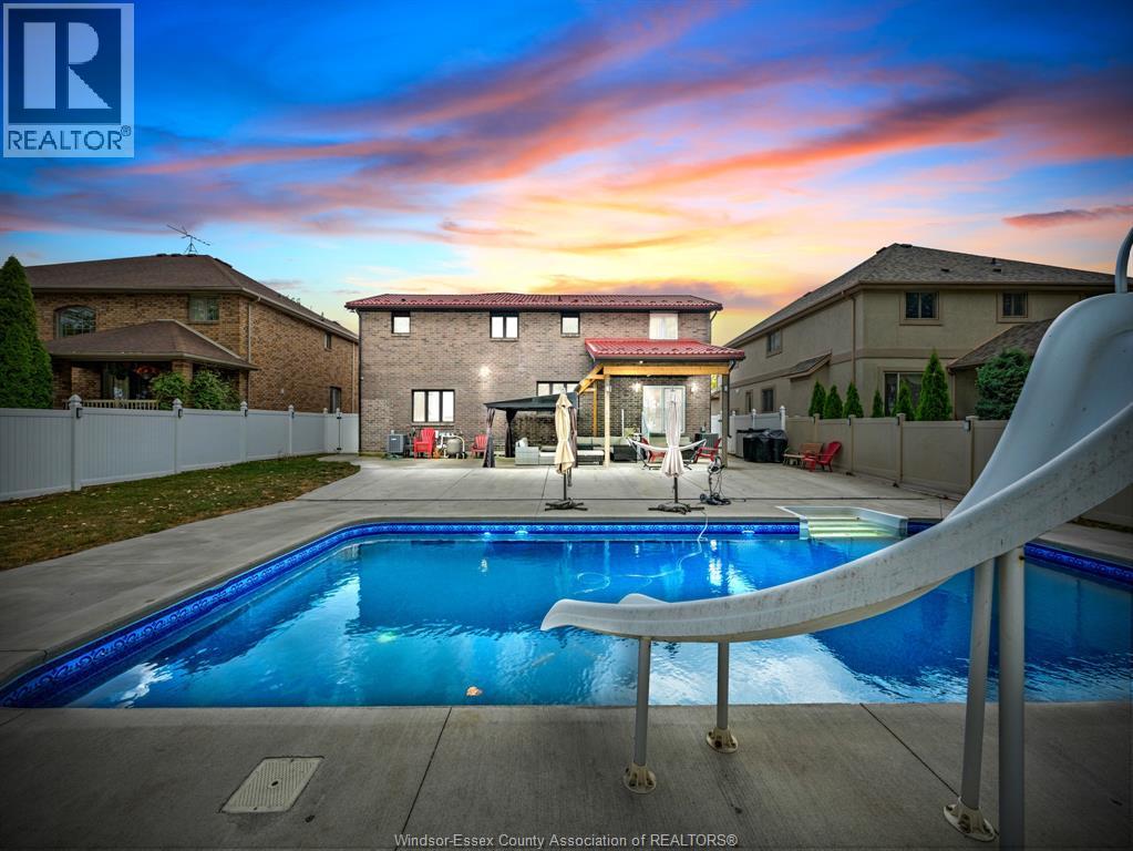 1098 STONEYBROOK CRESCENT - 46