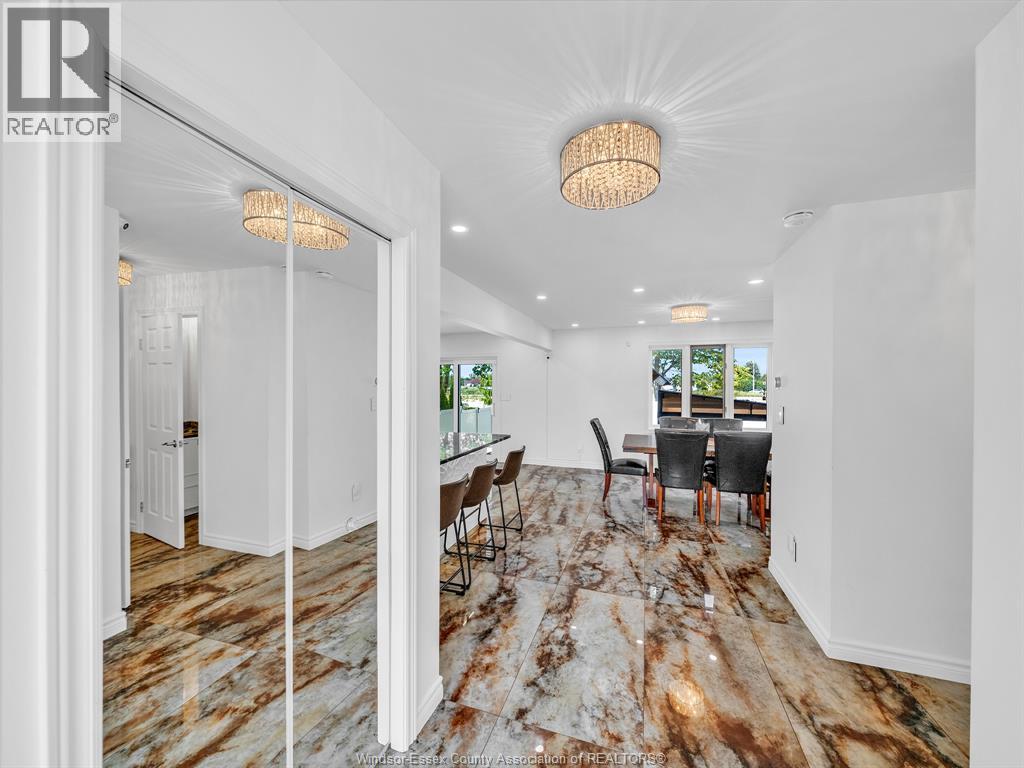 1098 STONEYBROOK CRESCENT - 7