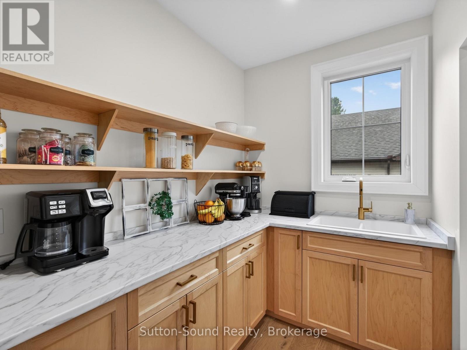 240 BRUCE STREET - 15