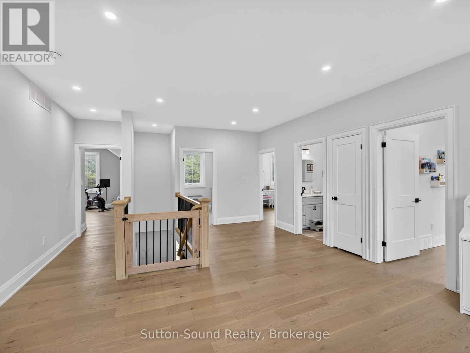 240 BRUCE STREET - 34