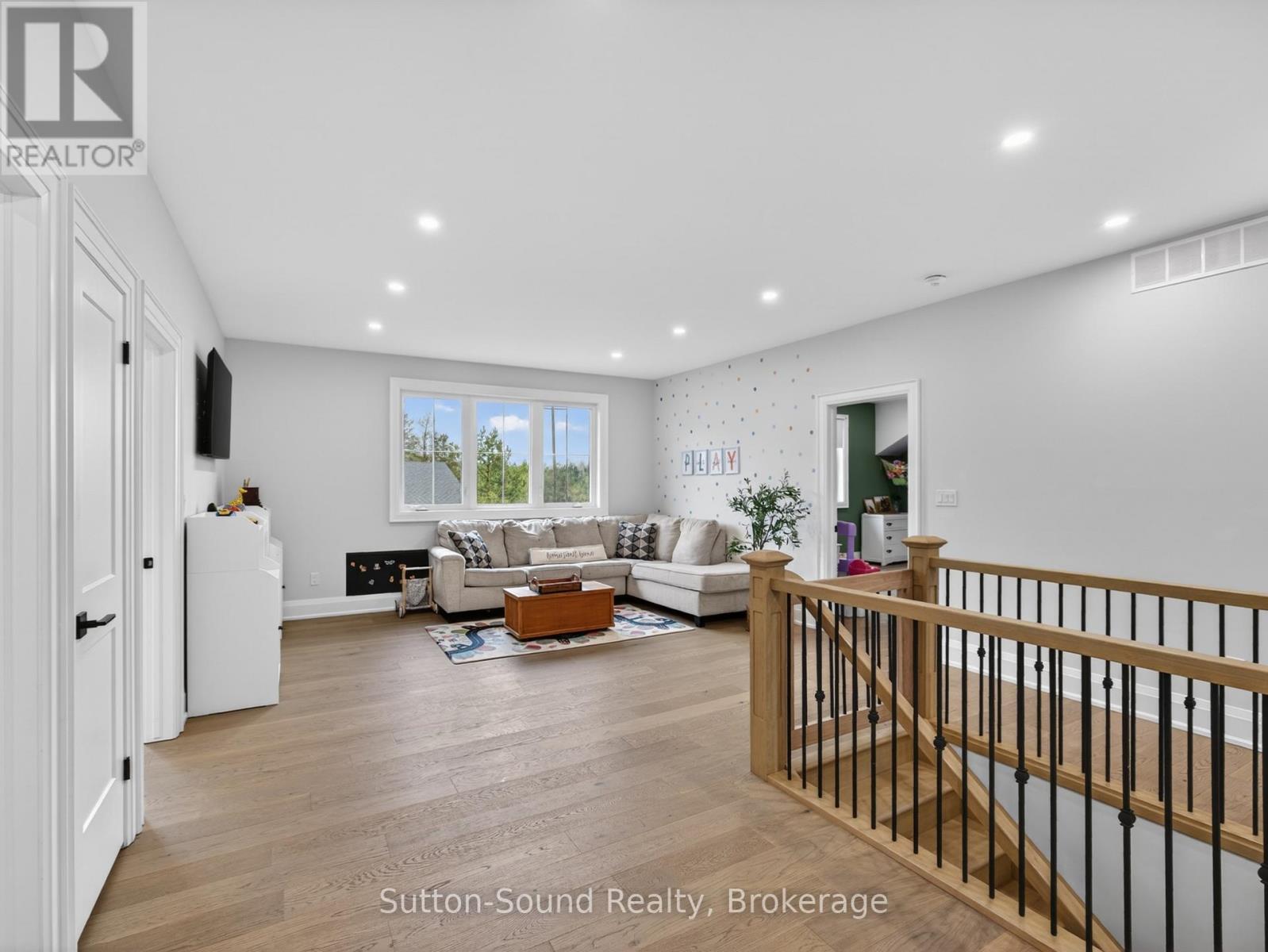 240 BRUCE STREET - 37