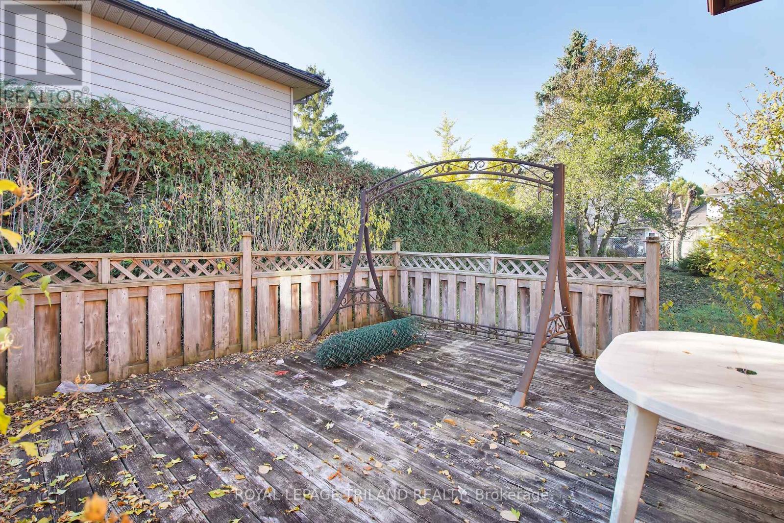 Backyard: Deck