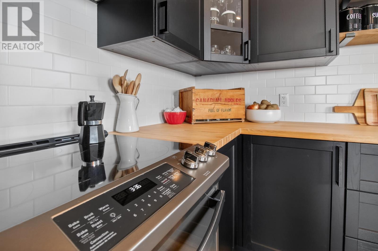 Property 9 of 36 of 232 Leslie Road