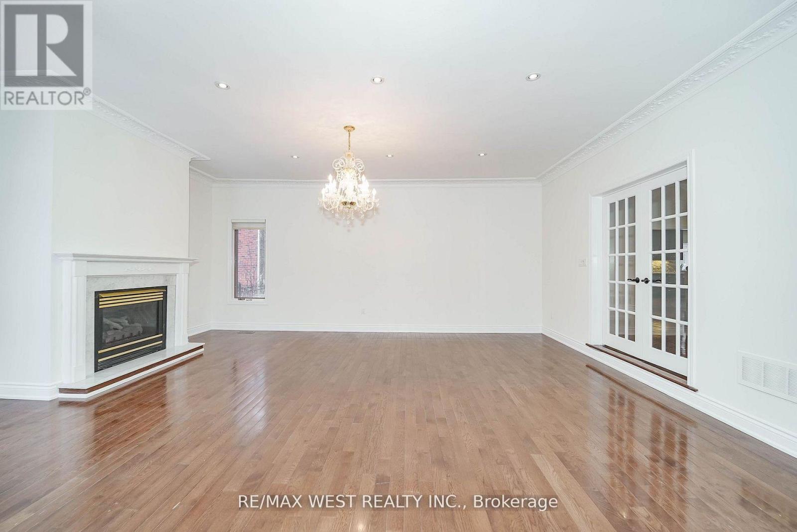 81 WOODVIEW DRIVE - 10
