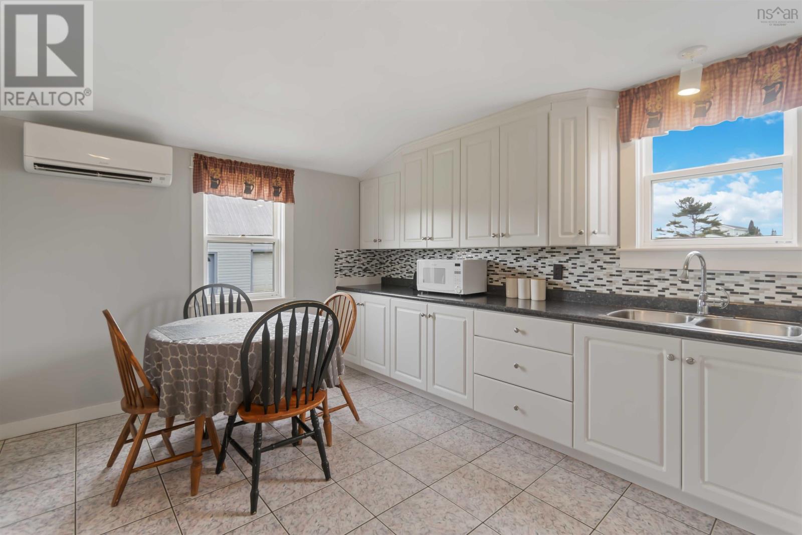 Property 12 of 40 of 6228 Highway 101