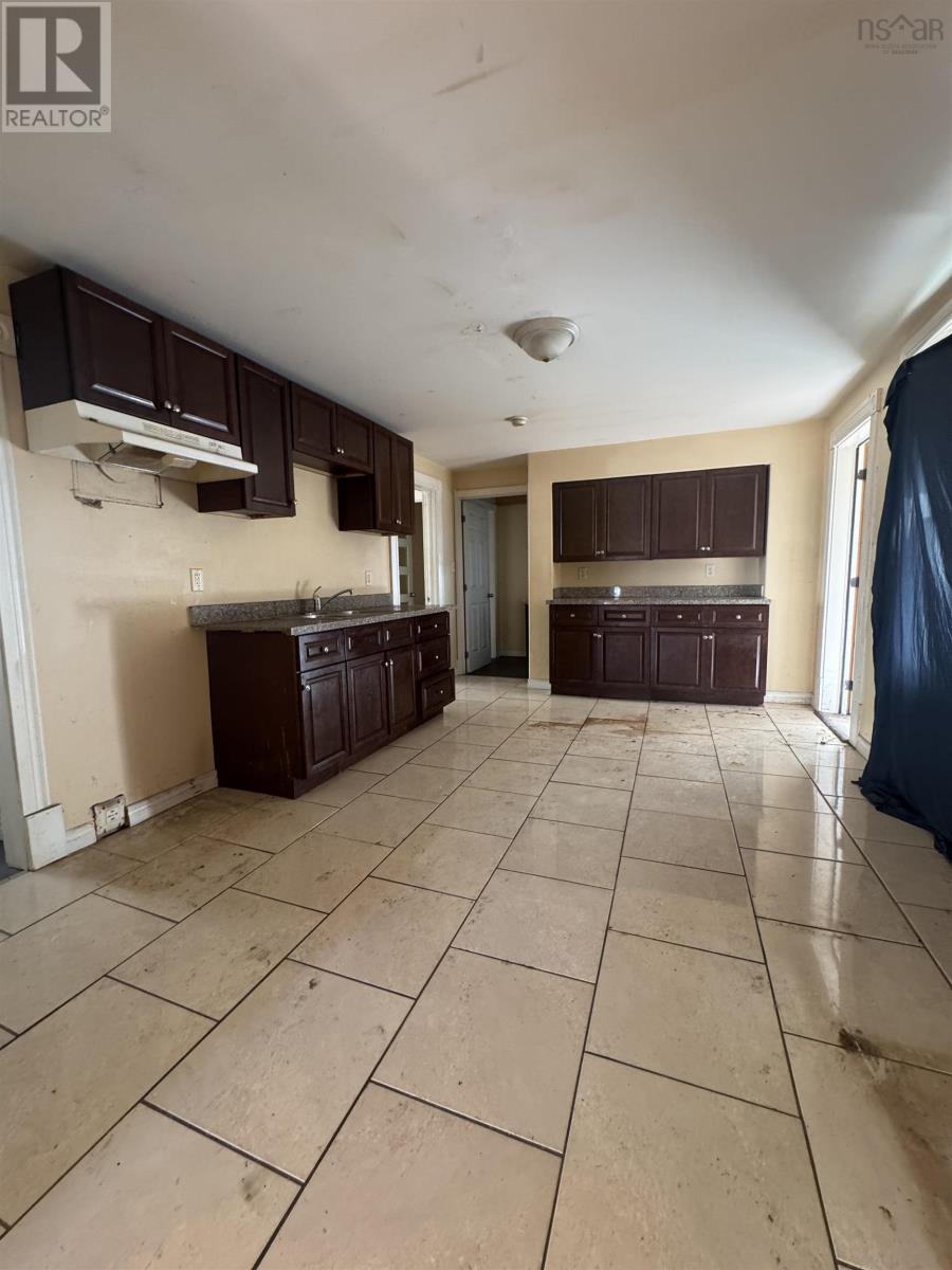 Property 8 of 32 of 13 Centre Street