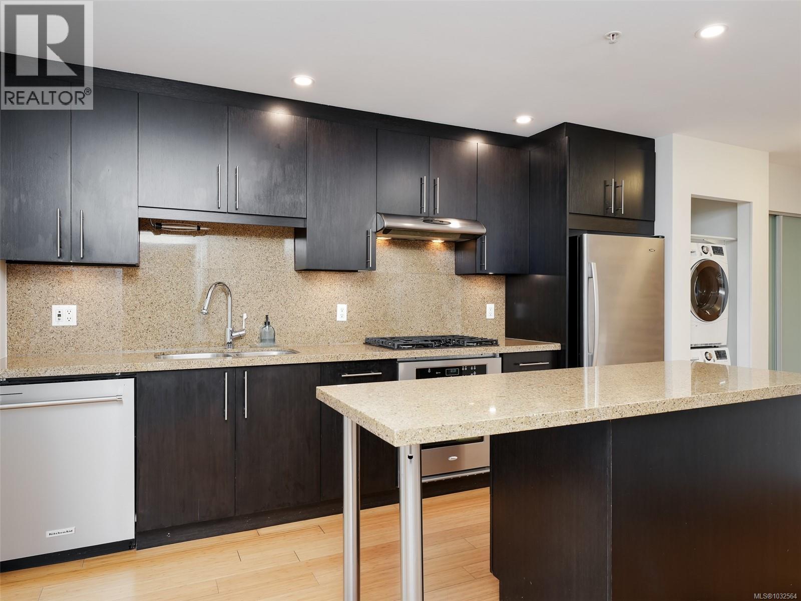 705 373 Tyee Road, Victoria