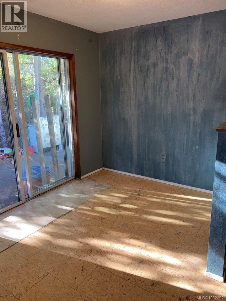 1146 Sluggett Rd, Central Saanich