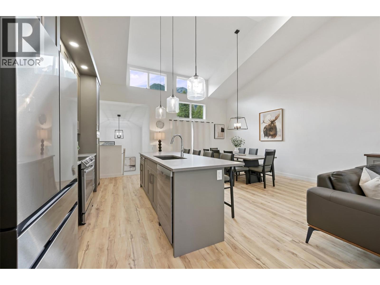 #22B 5150 FAIRWAY Drive - 8