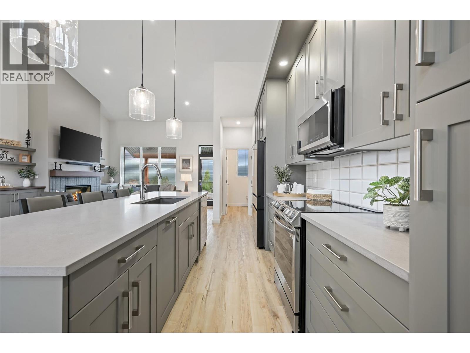 #22B 5150 FAIRWAY Drive - 13