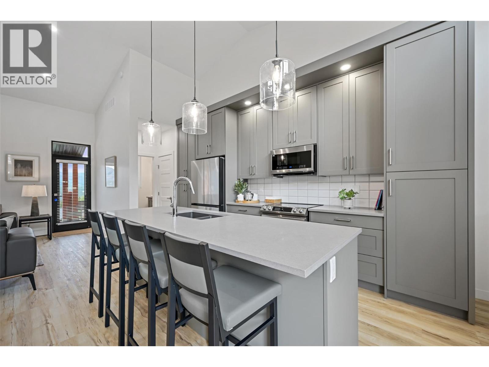 #22B 5150 FAIRWAY DRIVE - 4